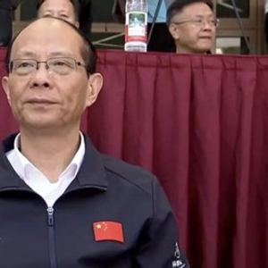 省委书记、省长现场观赛，范志毅开球