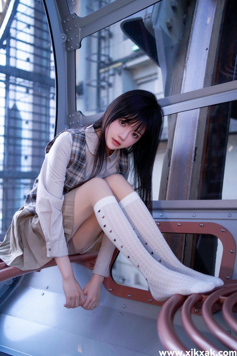 桜桃喵 &#8211; NO.203 制服摩天轮 [27P]