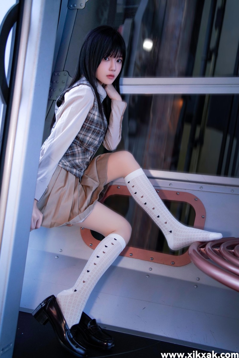 桜桃喵 &#8211; NO.203 制服摩天轮 [27P]