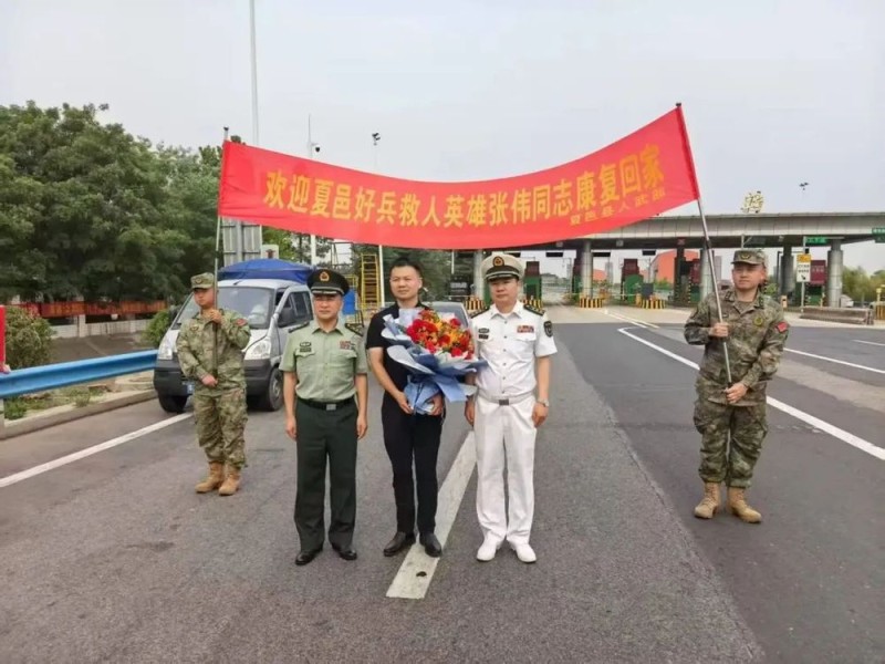 “妈，我是军人，求你让我再救一个！”