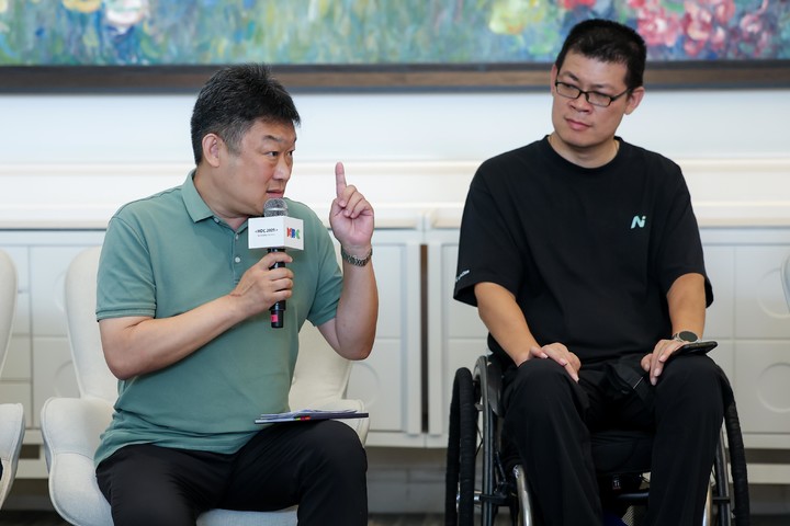 在 HDC，华为给每个「走得慢的人」留了座位