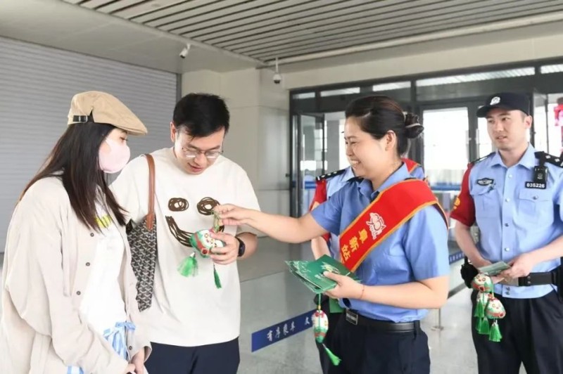 全国铁路1000余个站车，广泛开展“我的铁路风景：美好旅途  粽享端午”文化互动活动