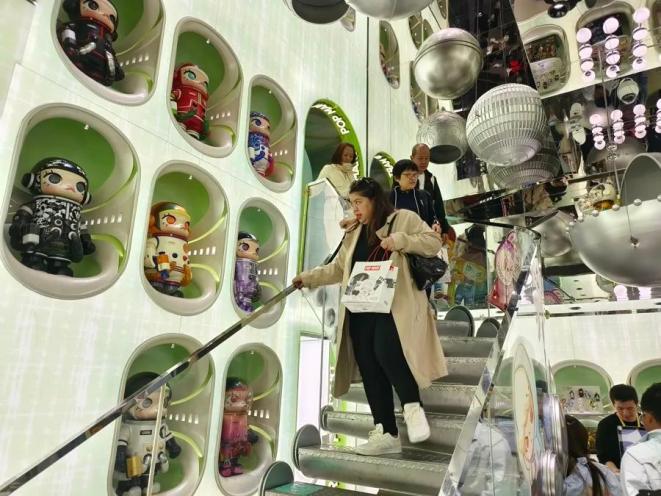 【中国那些事儿】文化吸引+入境政策优化 越来越多外国人感受到“超酷的中国”