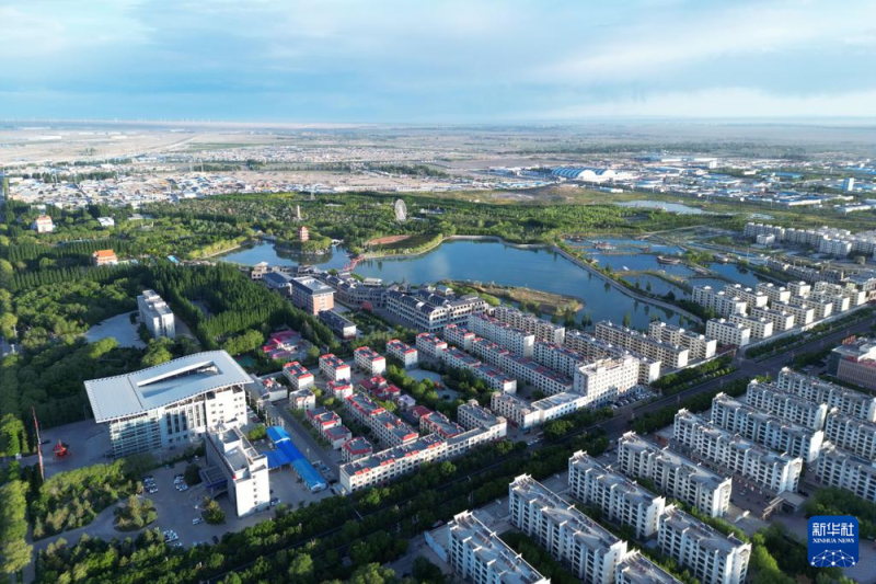 中国经济样本观察・县域样本篇丨面对石油资源枯竭，这座戈壁小城是如何走出困境的？
