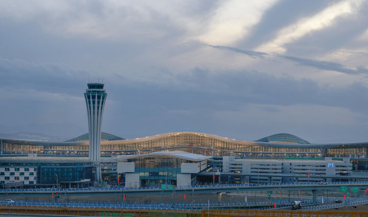 亚欧通衢向未来――沿着高速看新疆立体交通新图景