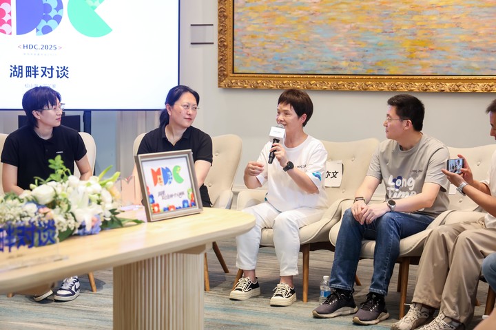 在 HDC，华为给每个「走得慢的人」留了座位