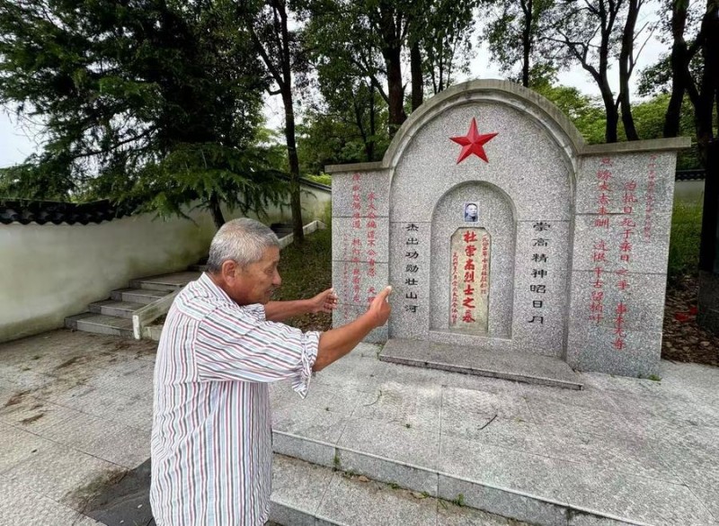 义务守墓59年，他终于“见到”了抗日烈士