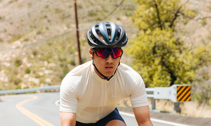 Meta 新眼镜来了！这次是 Oakley 的经典运动口味