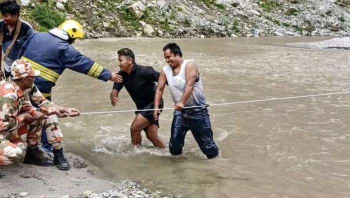 印度多地发生强降雨等自然灾害 至少30人死亡