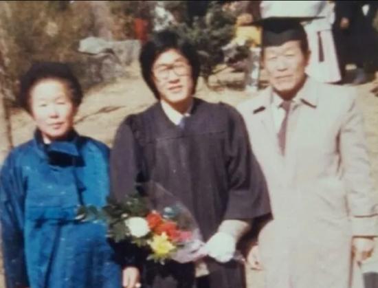 从“草根”到总统,李在明的“逆袭人生”