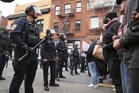 洛杉矶惊现新兵种 两大因素引爆加州“内战”升级