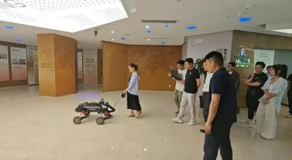 比亚迪长安等车企承诺账期不超60天，蔚小理尚未跟进；YU7外形被质疑抄袭，专家放话不侵权；喜马拉雅12.6亿美元卖身腾讯音乐