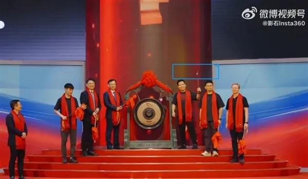 马云亲自回帖！万字离职贴引爆阿里内网；哪吒创始人被围堵，讨薪员工：态度恶劣，欲抬腿踢员工；小鹏自研图灵芯片展出时被偷丨雷峰早报