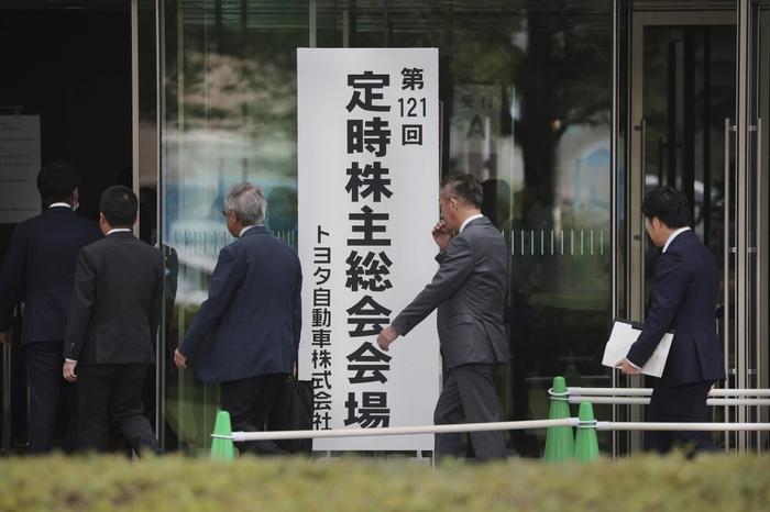 丰田章男高票连任丰田会长,集团战略转型引发关注