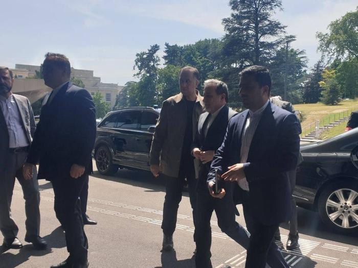 伊朗外长开始就核问题与英法德举行会谈