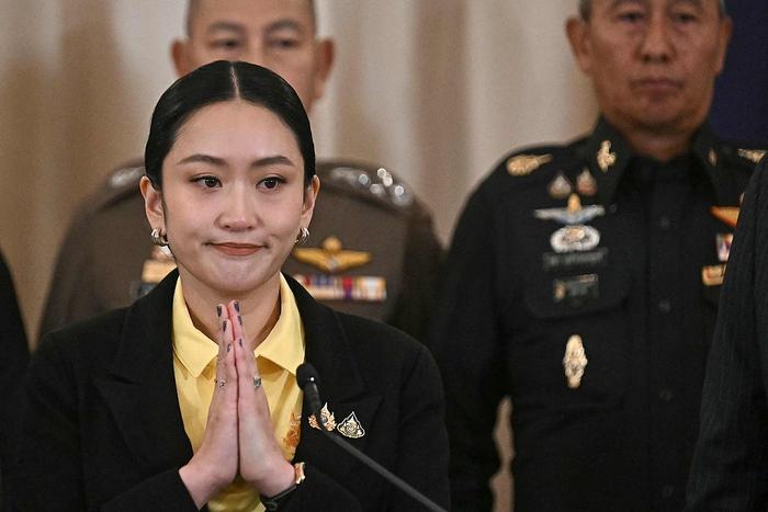 岳汉:泰国女总理被人做局了?