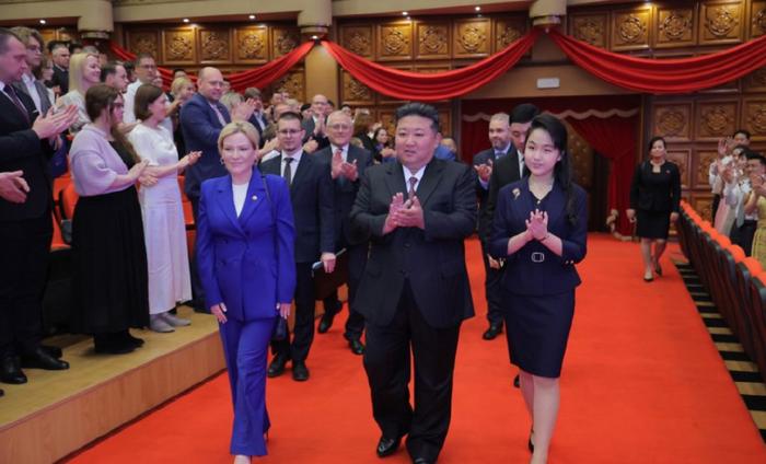 这场重要活动,金正恩再次携女出席