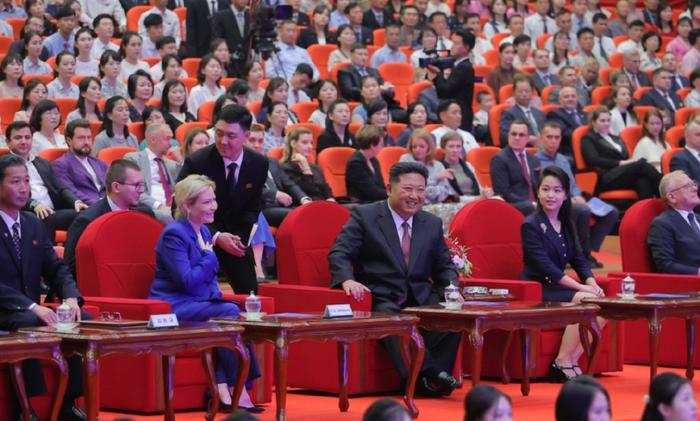 这场重要活动,金正恩再次携女出席