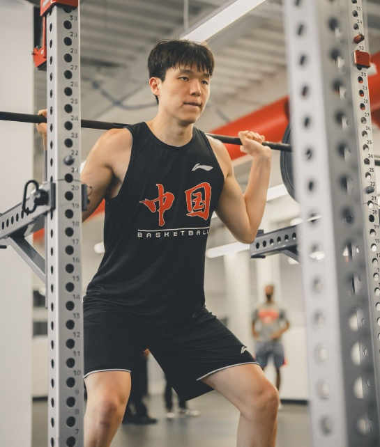 杨瀚森成中国篮坛第9人！连创纪录比肩姚明、易建联