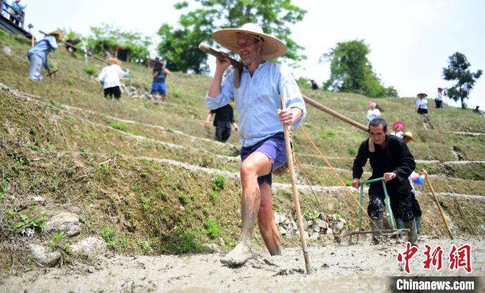 （乡村行・看振兴）广西龙脊梯田：背篓变迁见证千年农耕传统魅力