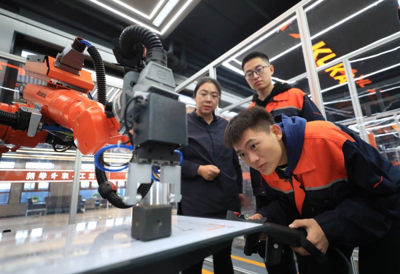 中国经济面面观｜稳就业・保民生：政策、平台与企业如何联动？