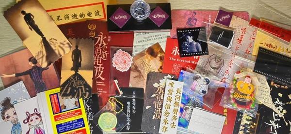 物料社交：免费“周边”何以成年轻人“硬通货”