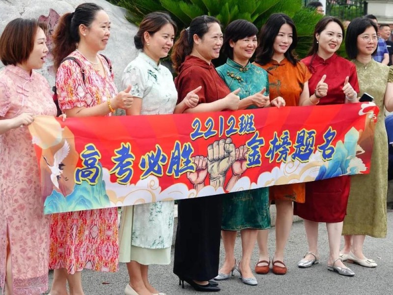 这些高考送考名场面 满满都是仪式感