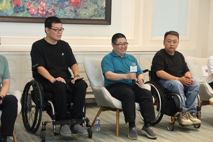 在 HDC，华为给每个「走得慢的人」留了座位