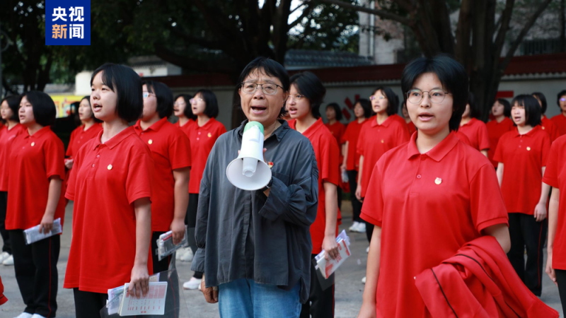连续15年高考送考  张桂梅的小喇叭再次吹响高考冲锋号