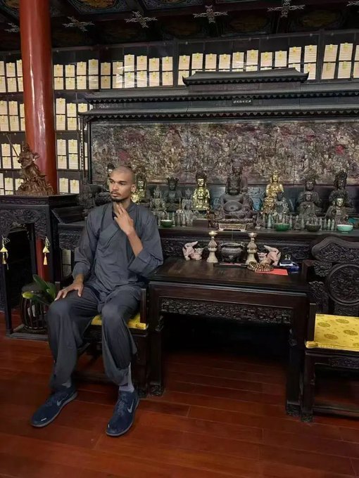 曝NBA球星文班亚马在少林寺剃度，将闭关修行十天