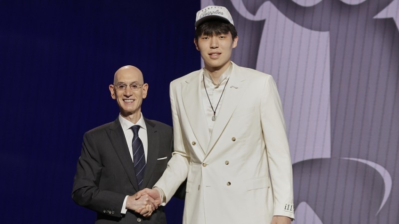 中国球员杨瀚森登陆NBA！成姚易之后第3人 薪资超2100万美元