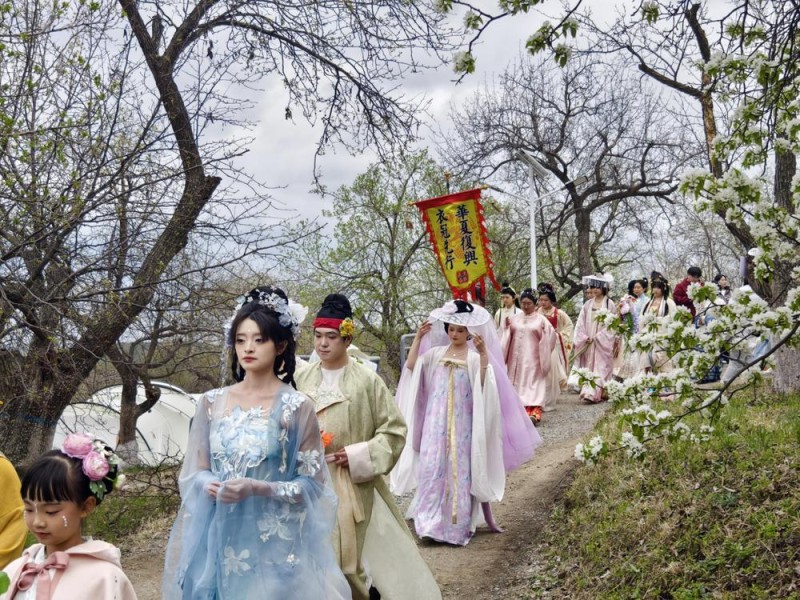 风景如何变场景――探析吉林“赏花游”的流量密码