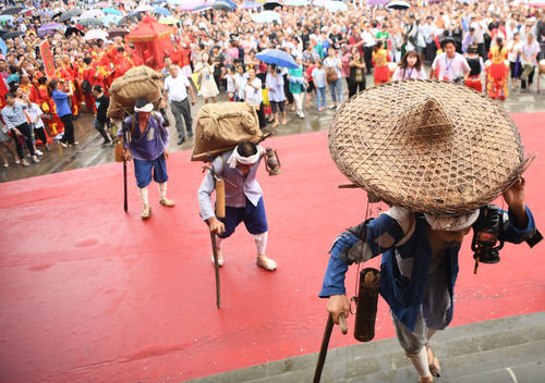 非遗“出圈”引客来――重庆石柱探索文化传承与乡村振兴新路径