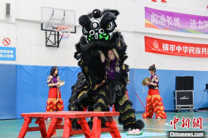 “洋雷锋”勇救落水者背后：俄罗斯姑娘的中国功夫梦