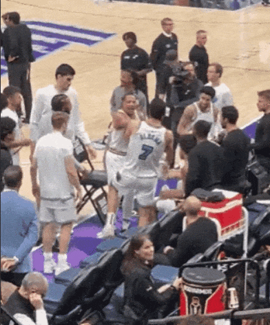 深夜重磅！1换7轰动NBA！再见，湖人冠军后卫！5个首轮签，下血本啊