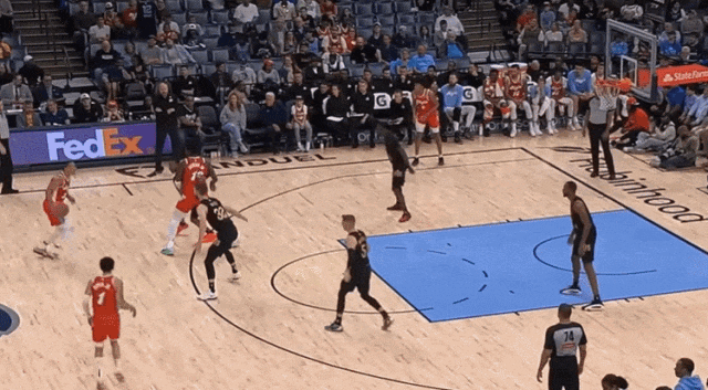 深夜重磅！1换7轰动NBA！再见，湖人冠军后卫！5个首轮签，下血本啊