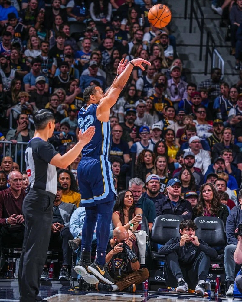深夜重磅！1换7轰动NBA！再见，湖人冠军后卫！5个首轮签，下血本啊