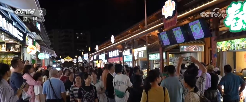 老街商圈展新颜！“老街区+非遗文创新业态”激活消费“青春活力”