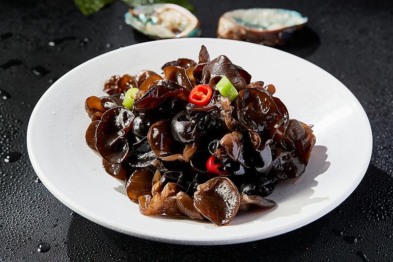 一盘凉拌菜让她全身“换血”保命！这三类食物是中毒的“重灾区”