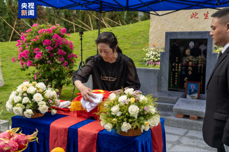 黄旭华院士今日在家乡安葬  墓碑上方三行字令人动容