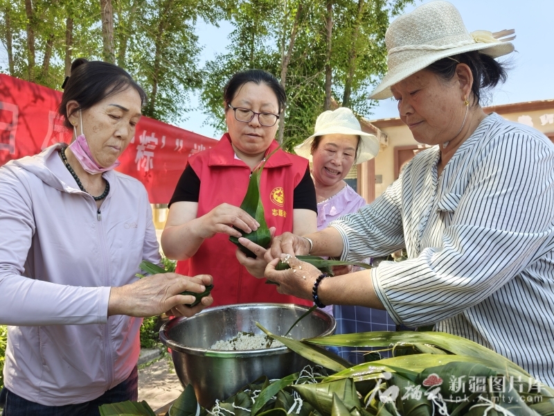 龙舟竞渡庆端午  丝路欢歌谱新章