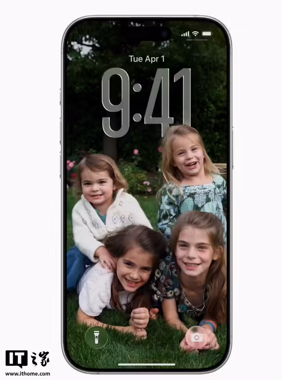苹果 iOS 26 系统更新正式发布:全新液态玻璃设计、AI 功能改进,支持 iPhone 11 及以上机型