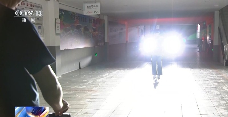 记者调查电动自行车滥用远光灯 专家提醒：引发事故可获刑