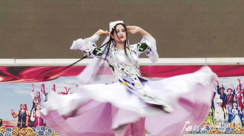 互祝福 同分享 共欢乐――新疆各族干部群众共度古尔邦节
