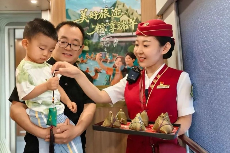 全国铁路1000余个站车，广泛开展“我的铁路风景：美好旅途  粽享端午”文化互动活动