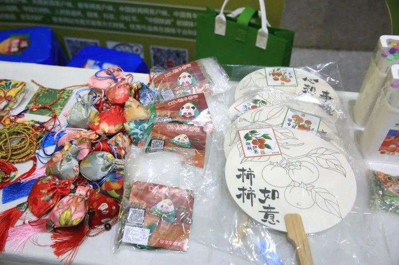 全国铁路1000余个站车，广泛开展“我的铁路风景：美好旅途  粽享端午”文化互动活动