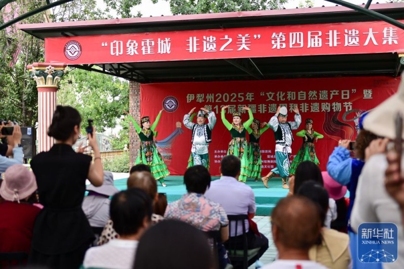 新疆霍城：以花为媒促发展