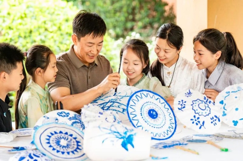 “何以中国”？今天，我们与它们共同回答→