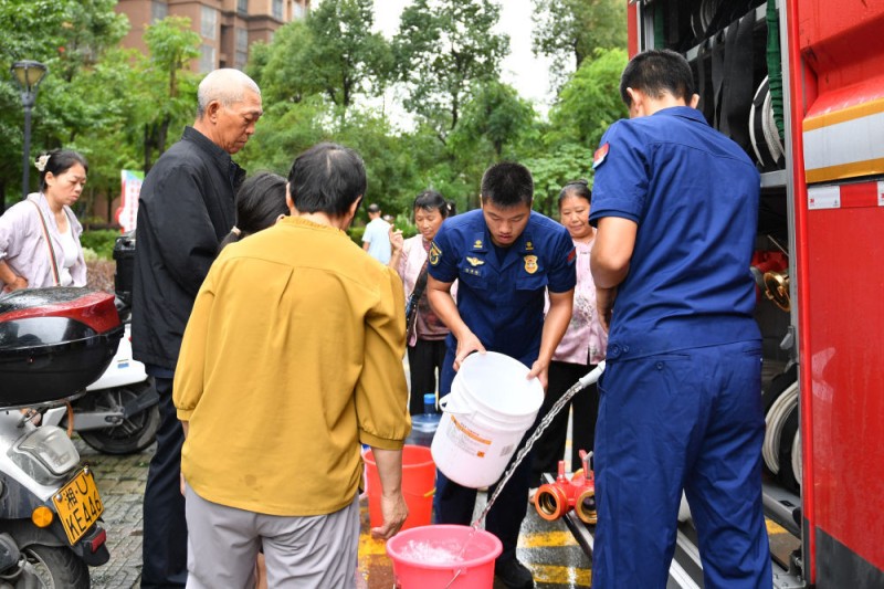 微视频｜多地遭遇持续强降雨 救援现场一线直击