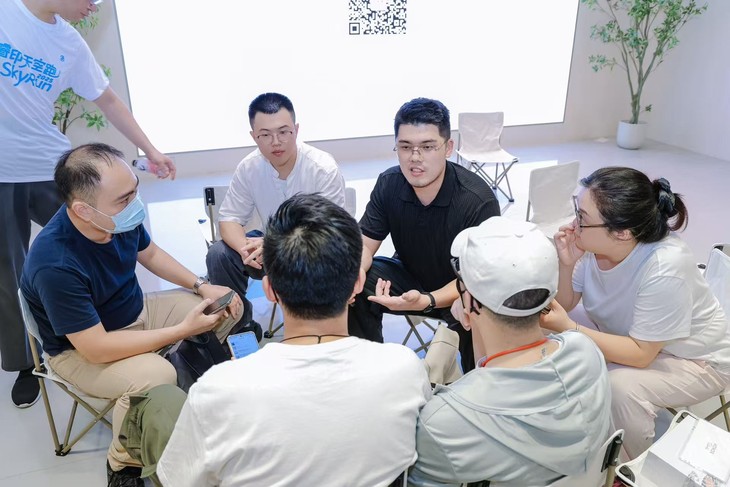 荣耀主题美学沙龙：解锁科技与美学的双重演绎